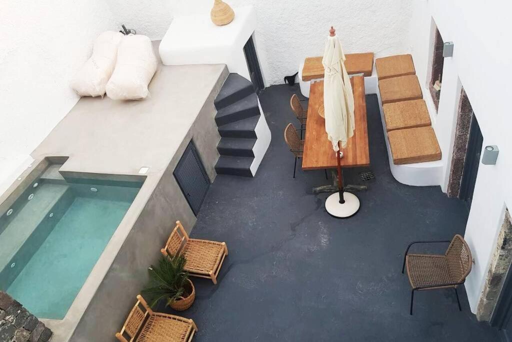 הוילה Pýrgos Santorini Folia Cave House With Jacuzzi מראה חיצוני תמונה