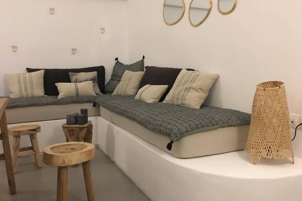 הוילה Pýrgos Santorini Folia Cave House With Jacuzzi מראה חיצוני תמונה