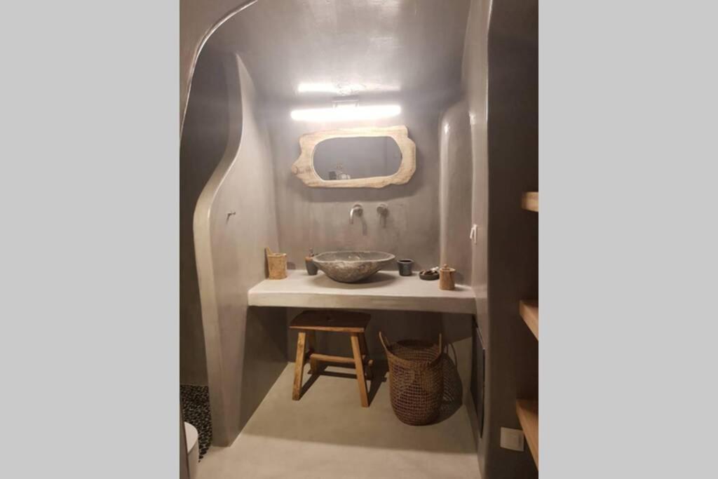 הוילה Pýrgos Santorini Folia Cave House With Jacuzzi מראה חיצוני תמונה