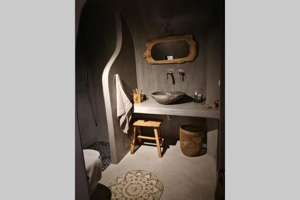 הוילה Pýrgos Santorini Folia Cave House With Jacuzzi מראה חיצוני תמונה